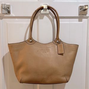 Coach Leather Tote purse bag Large Light Tan classic